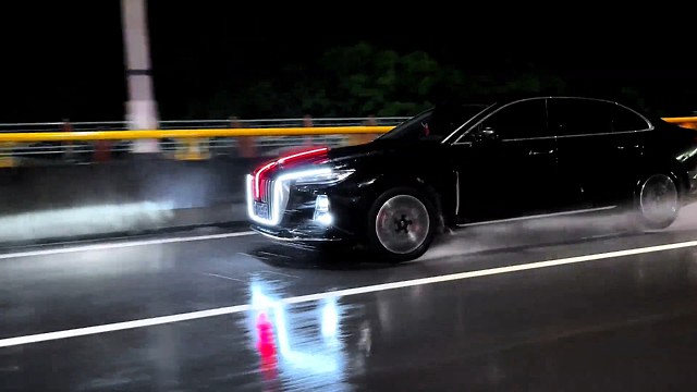 不好意思各位 帅到你们我很抱歉