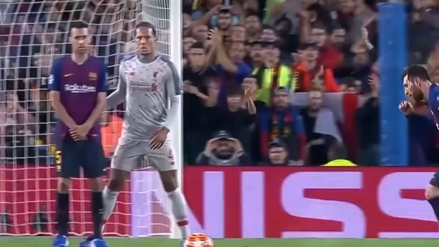 赖斯任意球动作细节对比