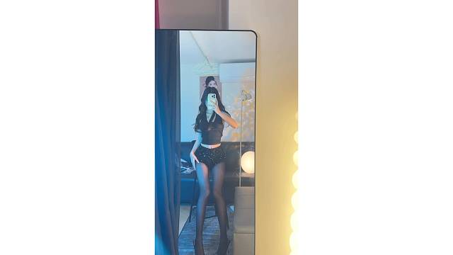 一只小羊 热舞中…