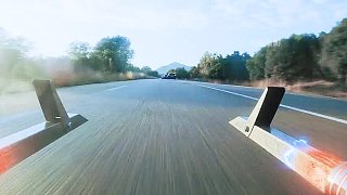 1男人為汽車加裝了三萬伏的電磁鋼叉
