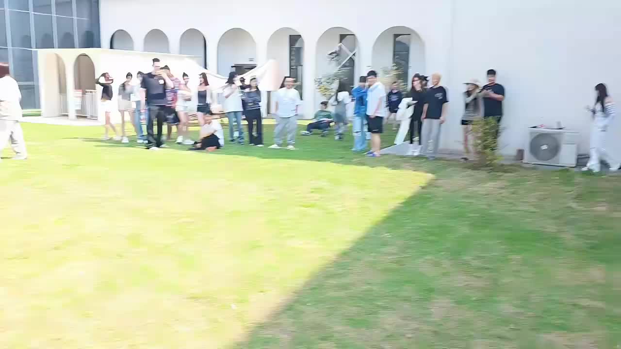 团播小游戏翻牌子，看两组谁翻到自己组颜色的牌子多！