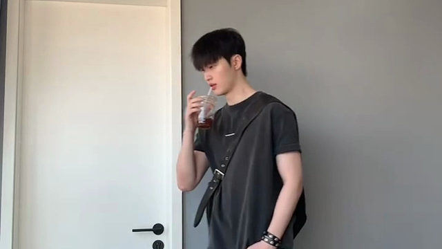 男生买衣服别再搜什么“鞋子男，衣服男了”试试这个渠道，教你低成本变帅