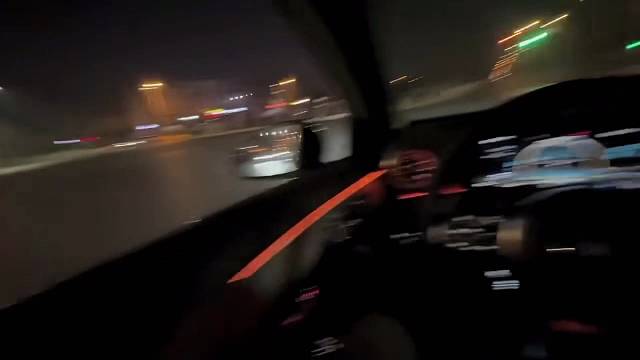 听内燃机的轰鸣