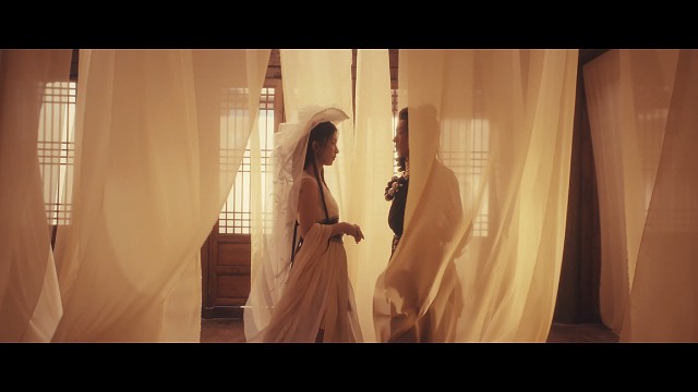 演员谢苗饰演驻边军，于海市蜃楼中窥见命运流转。雾里看花，亦真亦幻；身入险局，是敌是友？