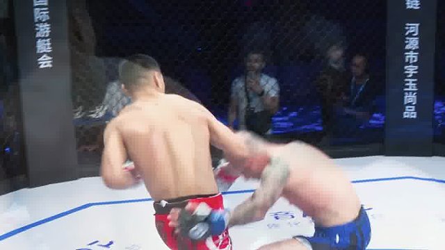 龙三格斗环球拳王巡回赛 热格真VS默罕默德