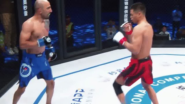 龙三格斗环球拳王巡回赛 热格真VS默罕默德