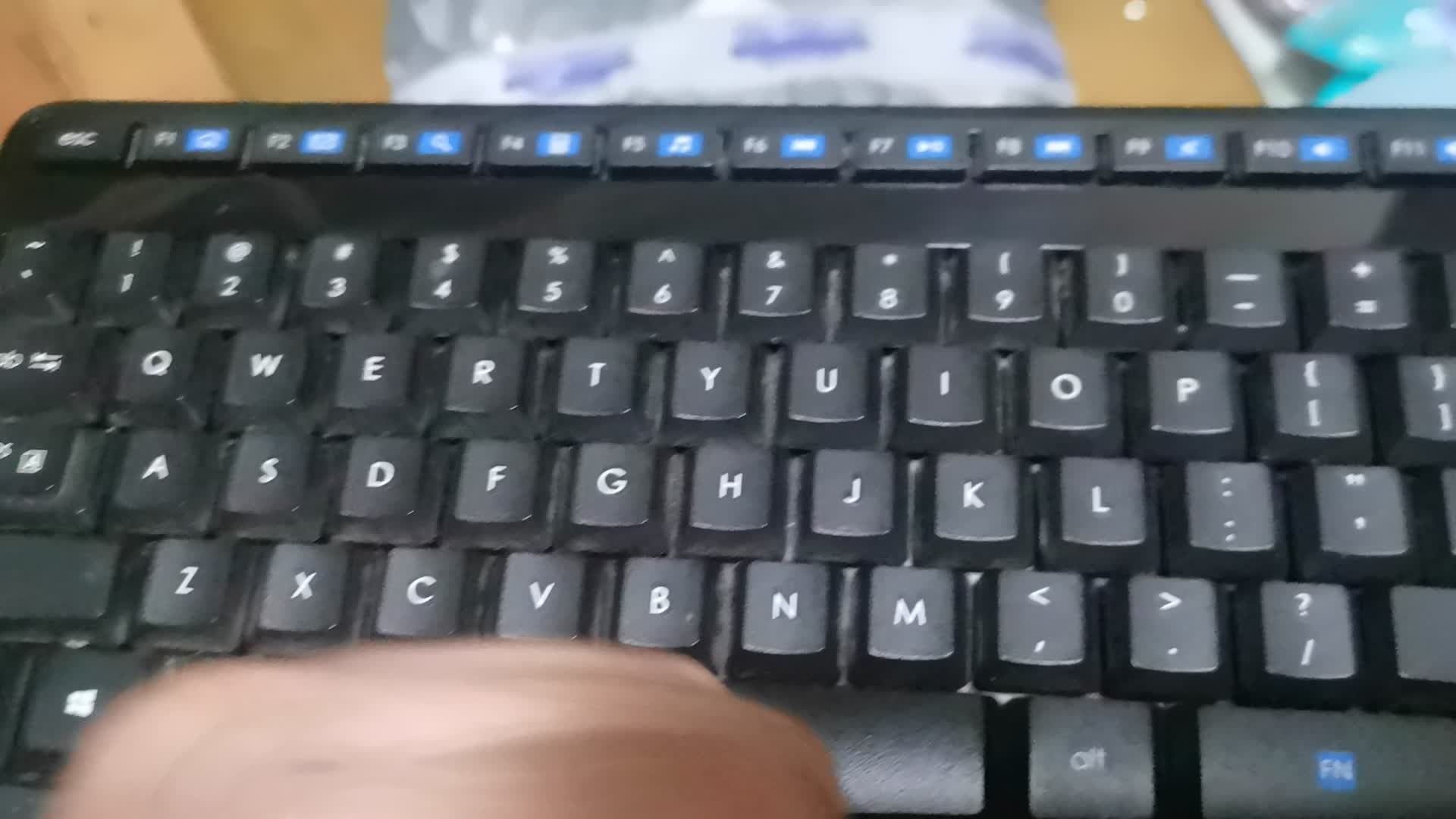 【图吧日常】M2转miniPCIe 公牛2米编织线 4块钱包邮的亚克力板 罗技K345开箱