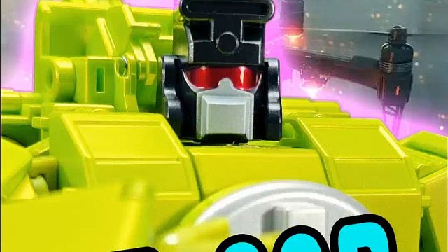 FT-32B清扫机，挖地虎成员，变形为小松PC200挖掘机。