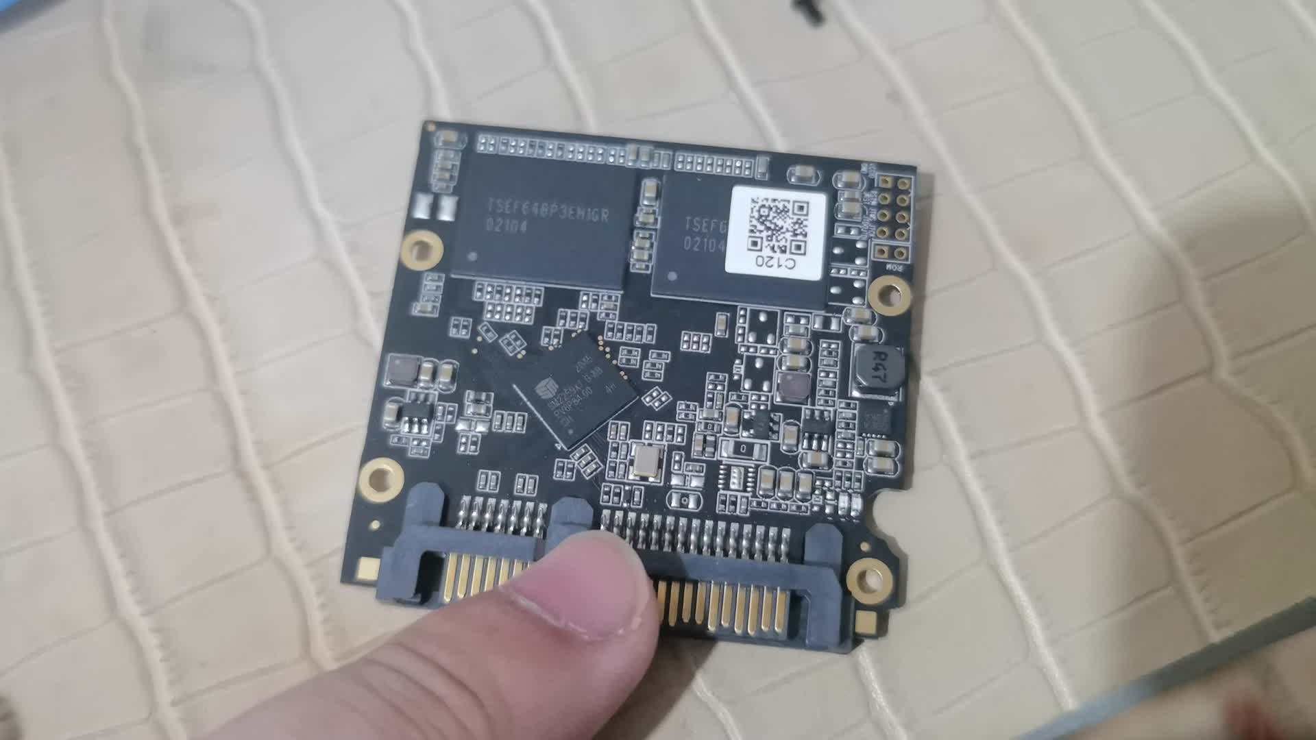 27包邮的随机120G固态开箱(飞利浦FM30SS012S 2259 黑片)