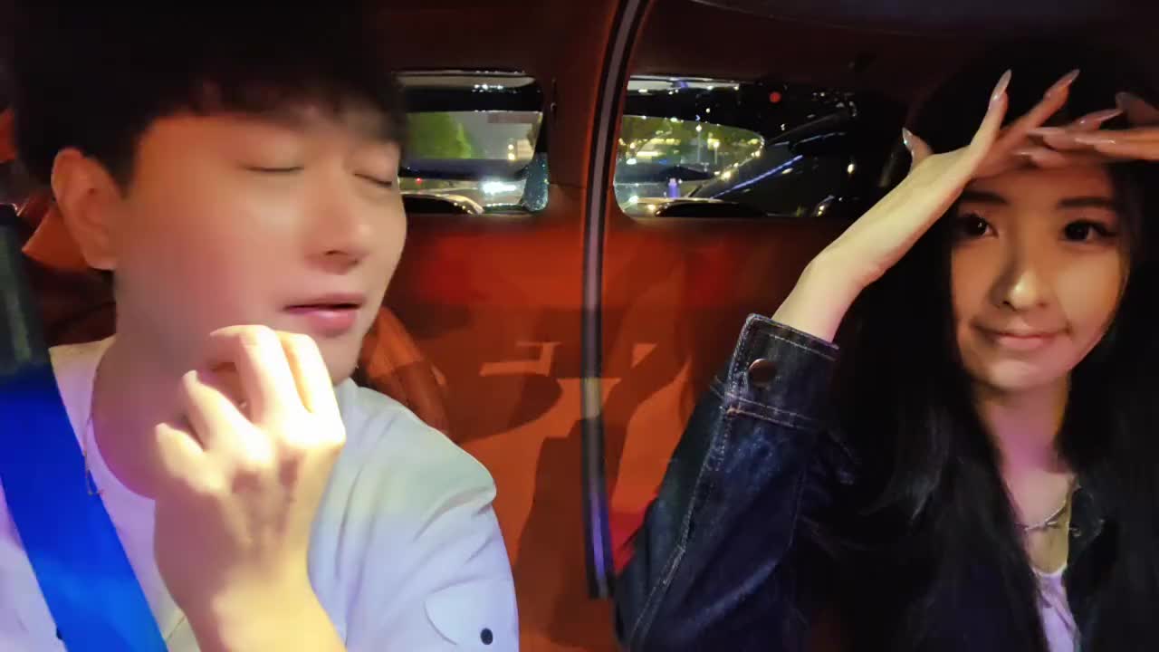 和女嘉宾很久不见，我一开口说话她竟说我油腻？