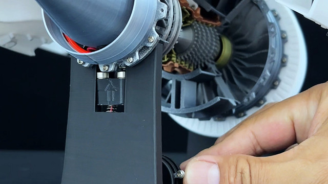 桌面飞机引擎摆件