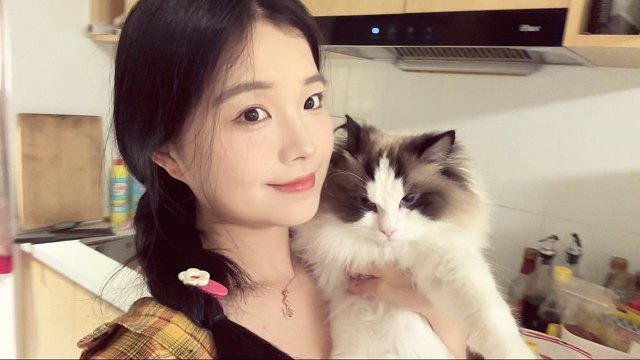 床不会问问题 床不会批评你 床又软又暖和 床永远都在那等你 床真好