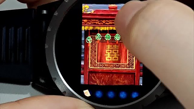 听说你们想看我用圆屏手表玩纸嫁衣