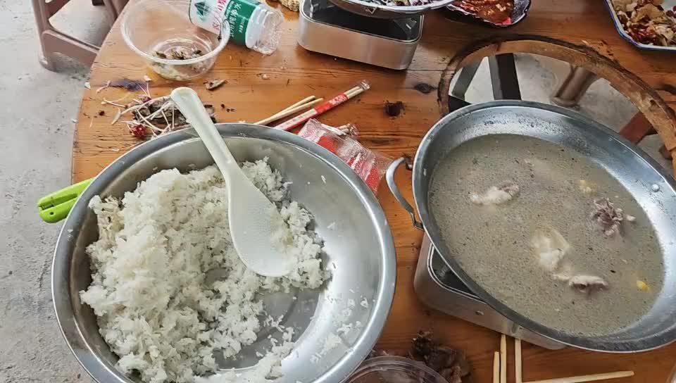 【盛世-户外小易】出来团播的这几个人居然都各怀鬼胎？没有一点团体精神！