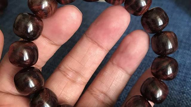 鉴赏海南黄花梨 1314 紫油梨老型珠