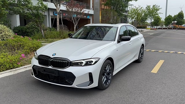 25款宝马330LI耀夜版新车一台