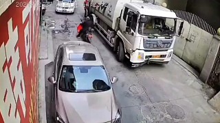 欺軟怕硬表現(xiàn)得淋漓盡致