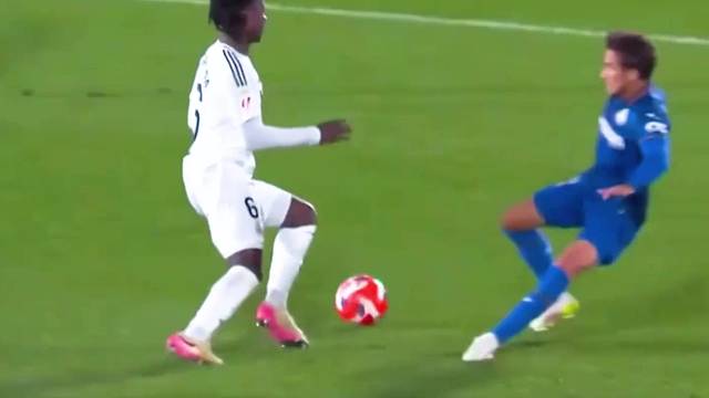 字数越少，事越大#足球#