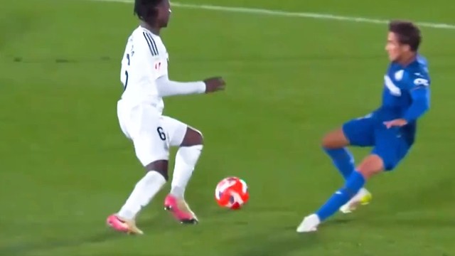 事越大了，左腿内收肌肌腱完全断裂