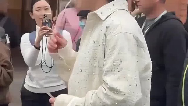 谁说年纪大了就不city的，这全新的电子榨菜我包看的