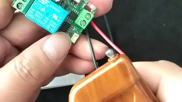 配对手柄，用遥控器门禁开门，方便快捷，实用性强。一个两个遥控手柄不够用怎么办？如何增加手柄呢？