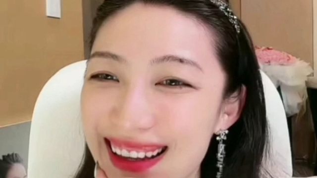 【曲曲】34岁围城内空姐在飞机上遇到超级精英男，一顿追求后他说可以提供一些资源、还提出要yp：你一个