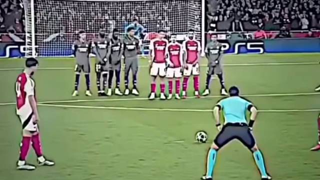 客队球队夺冠后在别人主场转圈圈庆祝#足球#