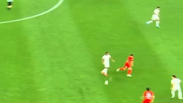 太强了！圆神"安东尼 逆足世界波