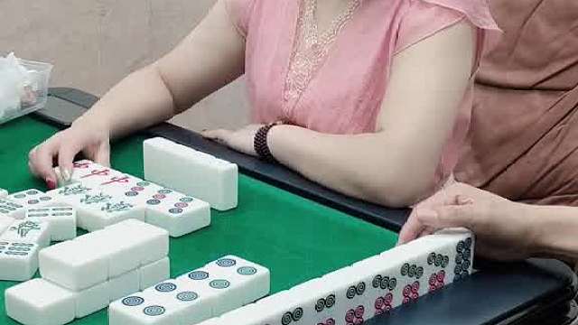 哦吼！列牌没打错吧？小姐姐的火太好了。。。