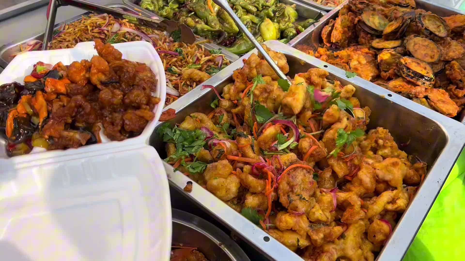 东北街边盒饭，12块钱香迷糊了