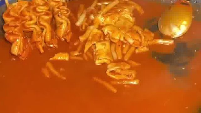 温州夜市偶遇鱼饼串，浓稠的酱汁也太好吃了！