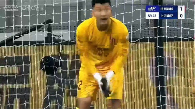 胡荷韬极限解围险些乌龙！#足球