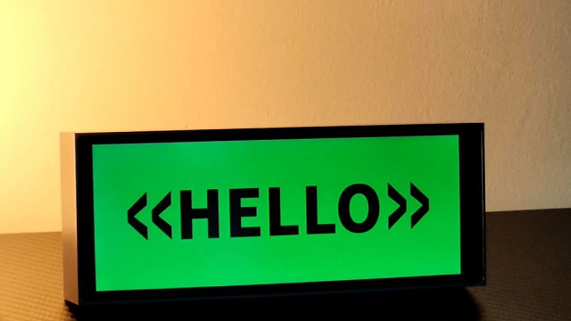 挖到一款超绝的桌搭神器！这个 IPSTUBE 量子时钟往桌上一摆，氛围感直接拉满！