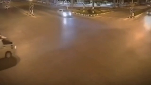 这个时候了没必要开氛围灯了吧