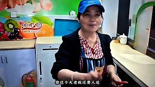 大大方方的回答！