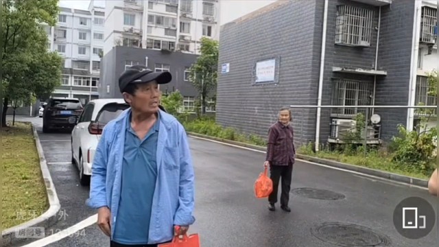 金猪跟老何发生了争吵