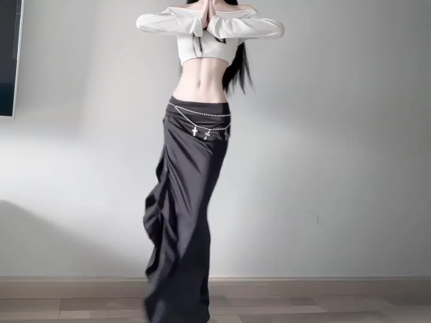 我见有人似你三分 便慌了神