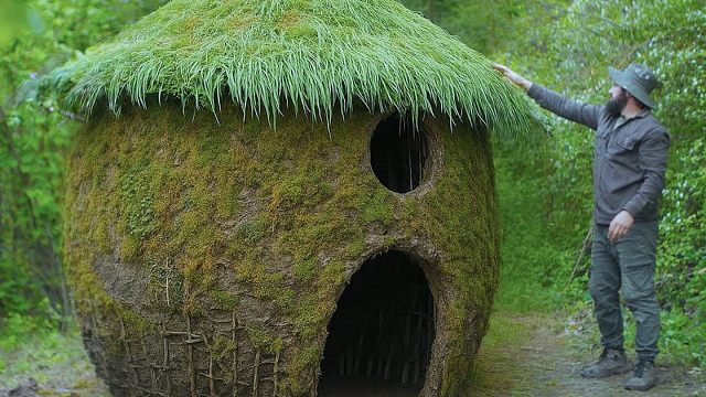 春暖花开，小伙独自一人荒野建造，犹如童话小屋