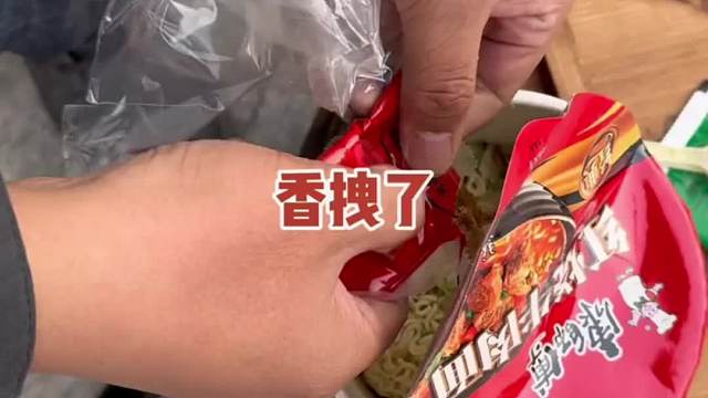 东北街头真红烧牛肉泡面 30一碗 你们感觉值不值？
