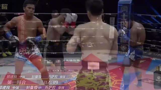 泰国拳王不服邱建良腿法，点名来华挑战，结果惨遭神龙摆尾爆头ko