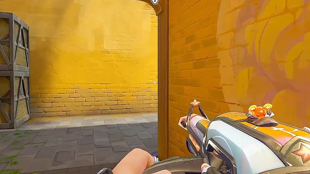 打他屁股，还以为你是主人