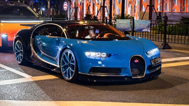 上海街头惊现布加迪Chiron