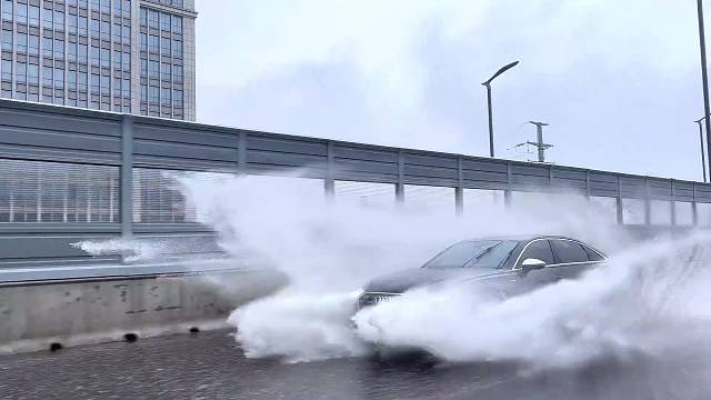 雨夜高架才是奥迪的主场