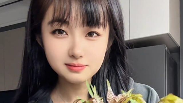 炒香椿吃，太香，连吃好几个馍馍