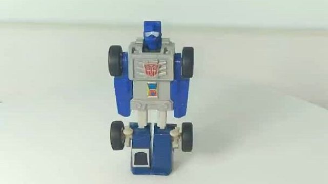 G1巨浪，汽车人地质学家，变形为M1040 Chenowth “地狱火”军用全地形车，1985年出品