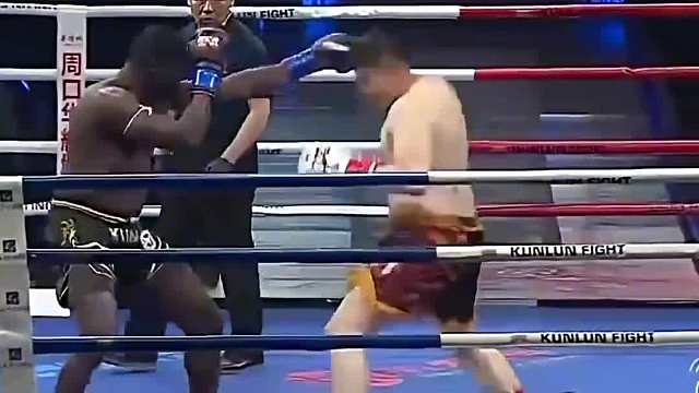 连泰森都畏惧的中国大力士，一拳直接将非洲拳王打飞出擂台