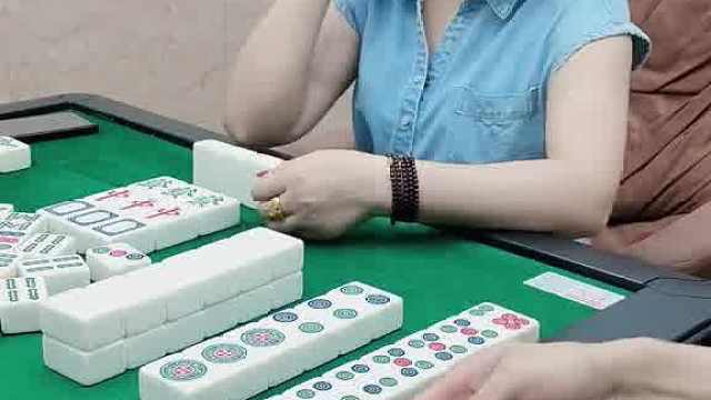 哦吼！小姐姐杠的还快活社。列牌应该是满上满吧？