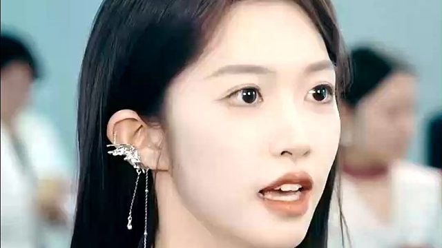 他从不碰她，直到离婚后，看到她解封了的朋友圈，他彻底疯了…