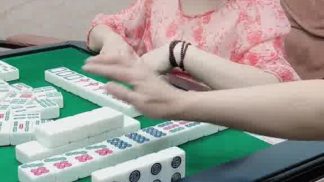 哦吼！小姐姐你有点不讲究哈。打给你胡了还不领情呢？