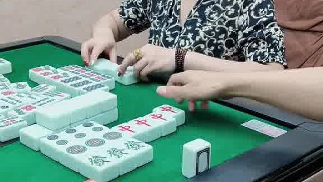 哦吼！这太巧了吧？四连杠被小姐姐抢了……